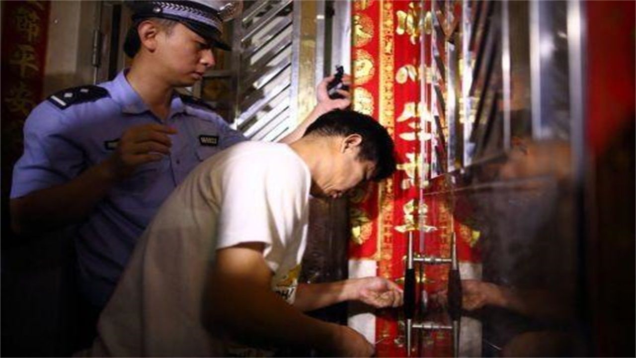 甘南请开锁师傅开了锁后，师傅为什么一般都不进门，就算主人请也不进去？